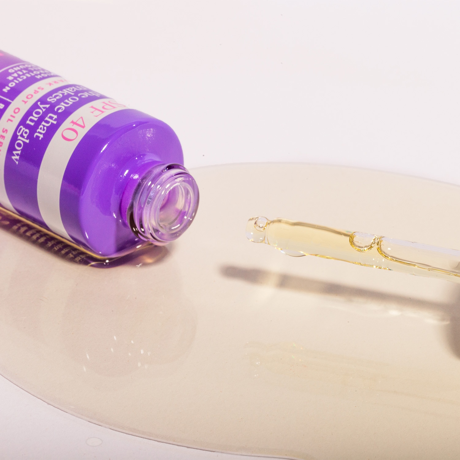 THE ONE THAT MAKES YOU GLOW - DARK SPOT SERUM SPF 40 (SUERO ANTI-MACHAS)